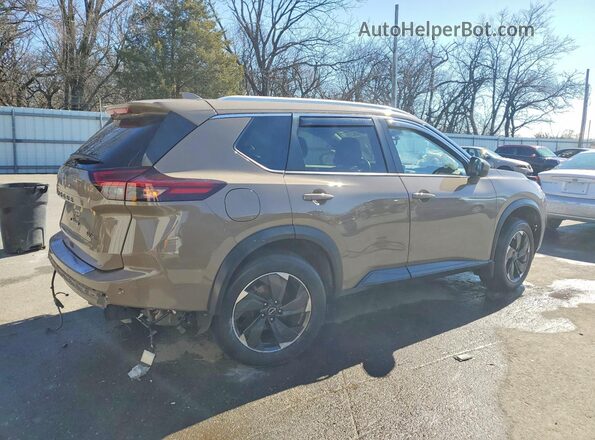 JN8BT3BB5RW427527 2024 NISSAN ROGUE Желто-коричневый Задняя правая четверть
