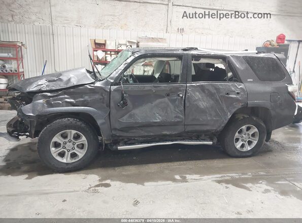 JTEBU5JR1H5437474 2017 TOYOTA 4RUNNER Серый Вид спереди