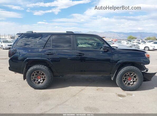 JTEMU5JR3M5932066 2021 TOYOTA 4RUNNER Black Вид задньої частини салону