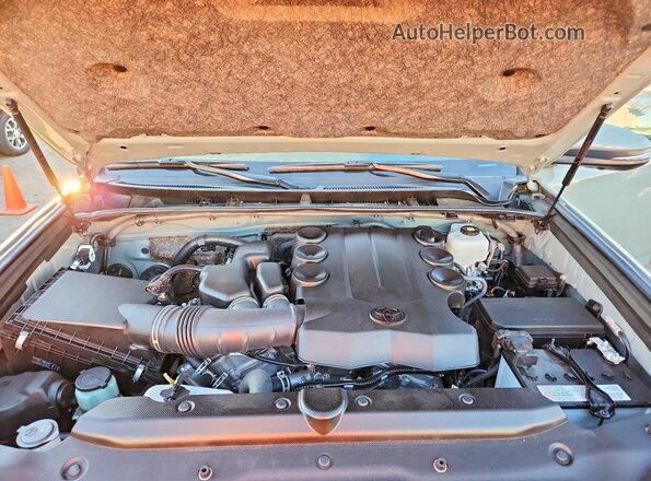 JTESU5JR4P6163860 2023 TOYOTA 4RUNNER Gray Вид підкапотного простору