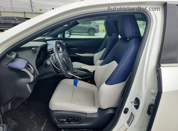 JTHP3JBH8N2050315 2022 LEXUS UX Белый Вид салона спереди