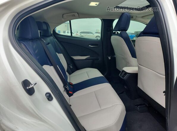 JTHP3JBH8N2050315 2022 LEXUS UX Белый Вид задней части салона