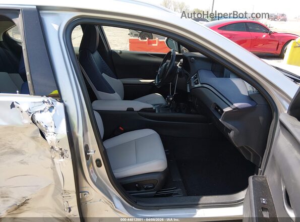 JTHY3JBH5K2013786 2019 LEXUS UX 200 Silver Front interior view