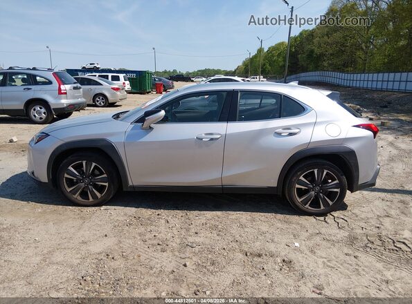 JTHY3JBH5K2013786 2019 LEXUS UX 200 Silver 360 interior view