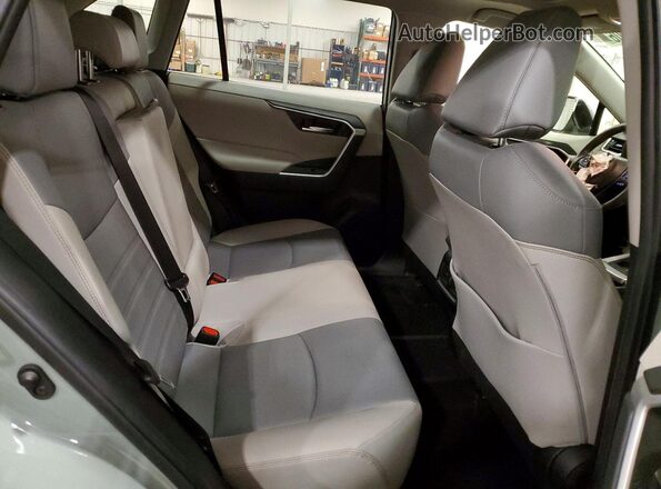 JTMA1RFV2LD051909 2020 TOYOTA LE Silver Widok wnętrza z tyłu
