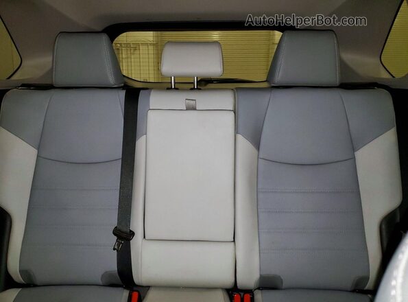 JTMA1RFV2LD051909 2020 TOYOTA LE Silver Widok tylnych siedzeń