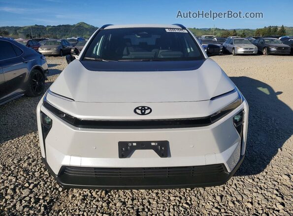 JTMBFAEB6TJ013051 2026 TOYOTA LE Белый Вид спереди