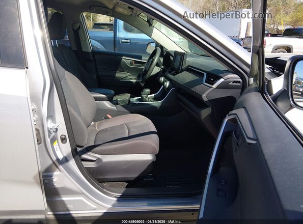 JTMF1RFV2KD004934 2019 TOYOTA LE Silver Widok wnętrza z przodu