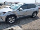 2021 Toyota Rav4 Xle Серебряный vin: JTMW1RFV7MD068065