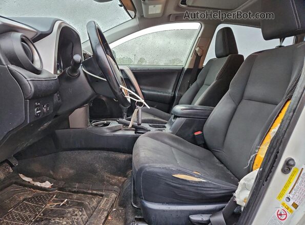JTMWFREV4HJ720957 2017 TOYOTA LE White Widok wnętrza z przodu