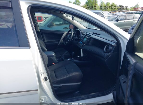 JTMWFREV8JJ167493 2018 TOYOTA LE Белый Вид салона спереди