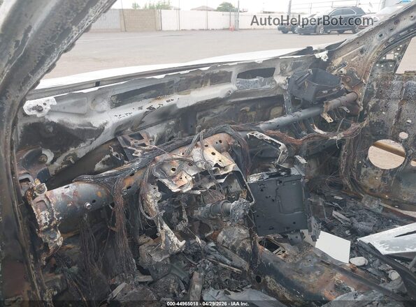 JTMZFREV3HJ107404 2017 TOYOTA LE Серебряный Вид задних сидений