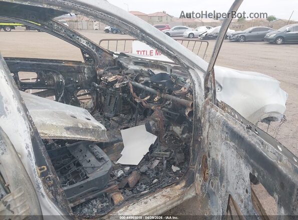 JTMZFREV3HJ107404 2017 TOYOTA LE Серебряный Вид салона спереди