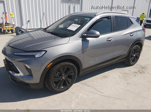 KL4AMDSL1SB041990 2025 BUICK ENCORE Серебряный Передняя левая четверть