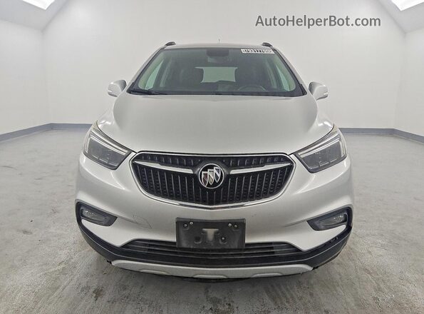 KL4CJCSB9JB647698 2018 BUICK ENCORE Silver Widok z przodu