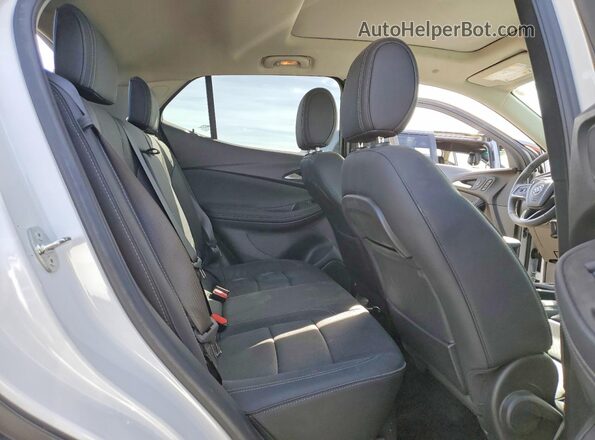 KL4MMFSL2NB135678 2022 BUICK ENCORE White Widok wnętrza z tyłu