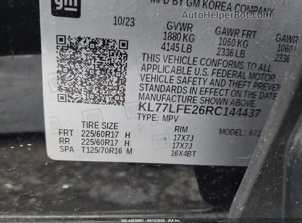 KL77LFE26RC144437 2024 CHEVROLET TRAX Black Vista del compartimento del motor