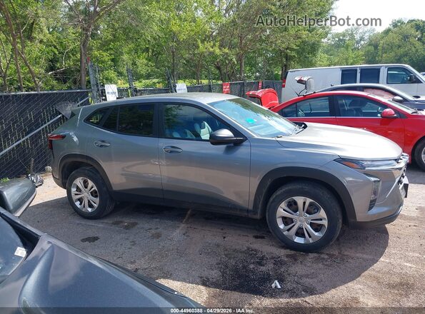 KL77LFE27RC025795 2024 CHEVROLET TRAX Gray Vista interior trasera