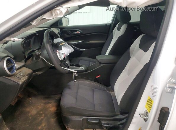 KL77LFEP3SC170785 2025 CHEVROLET TRAX White Vista interior delantera