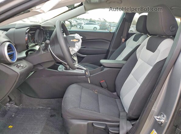 KL77LFEP9SC272172 2025 CHEVROLET TRAX Silver Front interior view