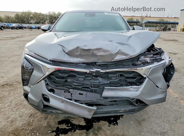 KL77LFEP9SC272172 2025 CHEVROLET TRAX Silver Front view