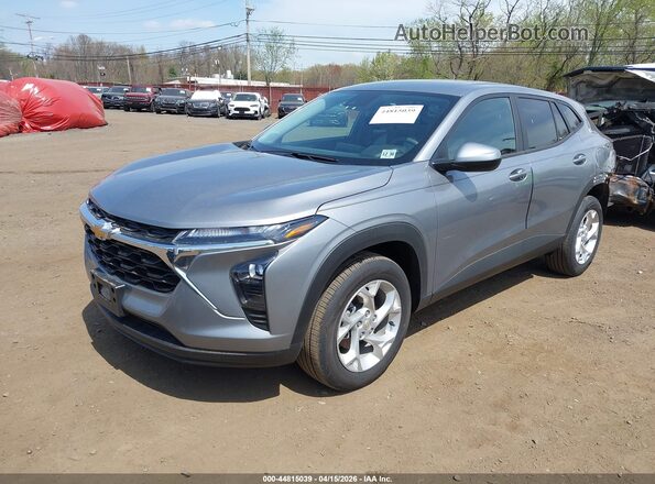 KL77LFEP9TC020374 2026 CHEVROLET TRAX Gray Vista tres cuartos delantera izquierda