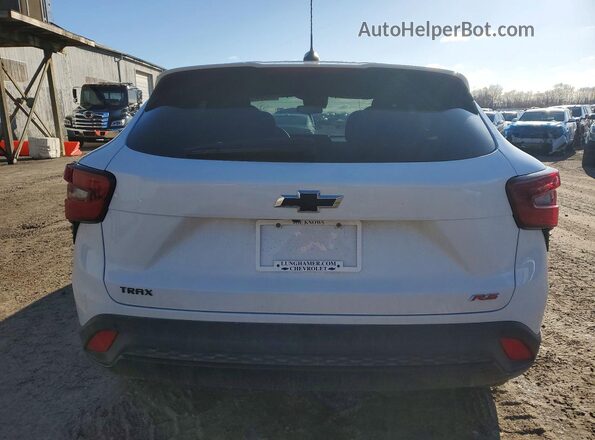 KL77LGEP3TC028959 2026 CHEVROLET TRAX White Rear view