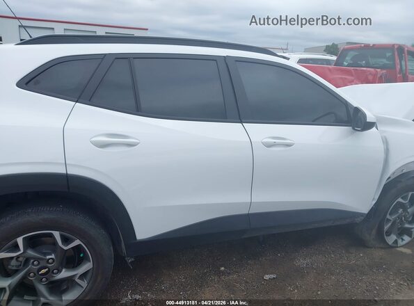 KL77LHEP2SC239042 2025 CHEVROLET TRAX White Vista interior trasera