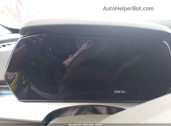 KL77LHEP2SC239042 2025 CHEVROLET TRAX White Vista de los asientos traseros