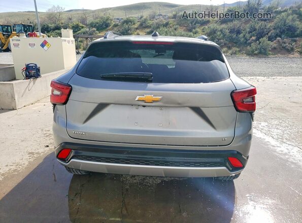KL77LHEP3SC184231 2025 CHEVROLET TRAX Серый Вид сзади