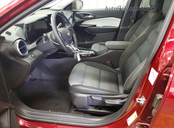 KL77LHEP4SC238197 2025 CHEVROLET TRAX Красный Вид салона спереди