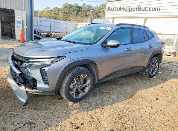 KL77LHEP5SC191164 2025 CHEVROLET TRAX Серебряный Передняя левая четверть
