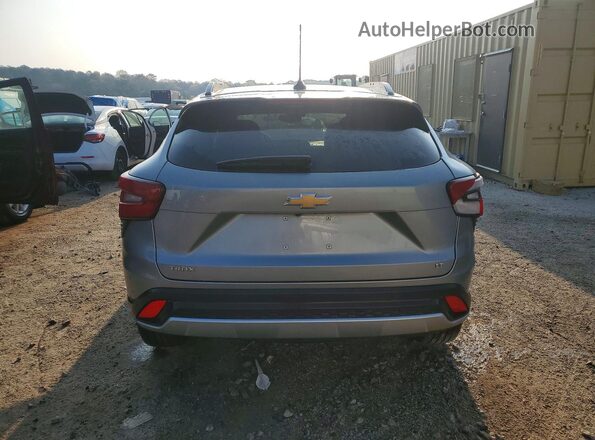 KL77LHEP5SC191164 2025 CHEVROLET TRAX Серебряный Вид сзади