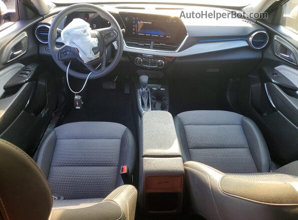 KL77LHEP5SC191164 2025 CHEVROLET TRAX Серебряный Вид панели приборов