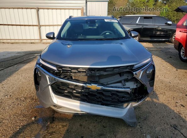 KL77LHEP5SC191164 2025 CHEVROLET TRAX Серебряный Вид спереди