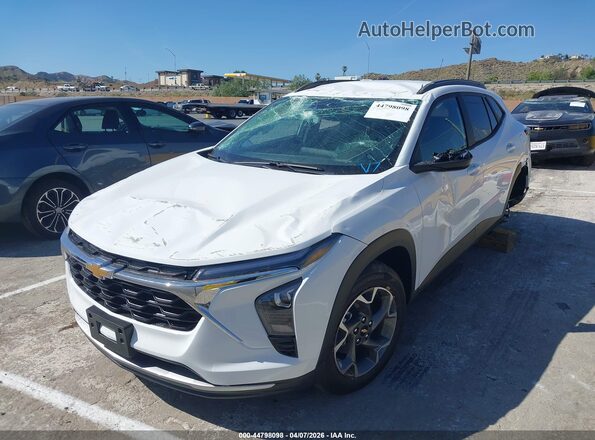 KL77LHEP6TC120752 2026 CHEVROLET TRAX Белый Передняя левая четверть