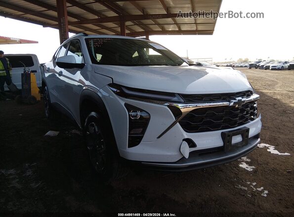 KL77LHEP7SC004491 2025 CHEVROLET TRAX Белый Передняя правая четверть