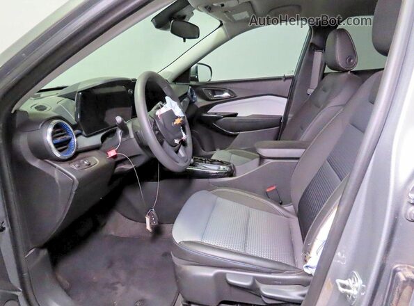 KL77LHEPXSC224689 2025 CHEVROLET TRAX Серебряный Вид щитка приборов