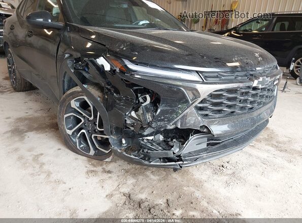 KL77LJE28SC248470 2025 CHEVROLET TRAX Черный Вид спереди