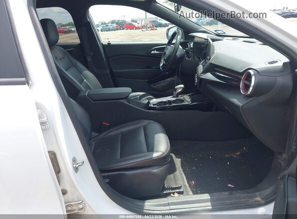 KL77LJEP3SC045868 2025 CHEVROLET TRAX Белый Вид салона спереди