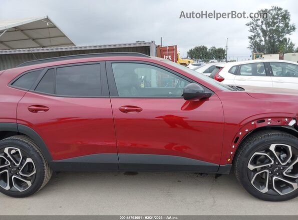 KL77LJEP8SC295977 2025 CHEVROLET TRAX Красный Вид задней части салона