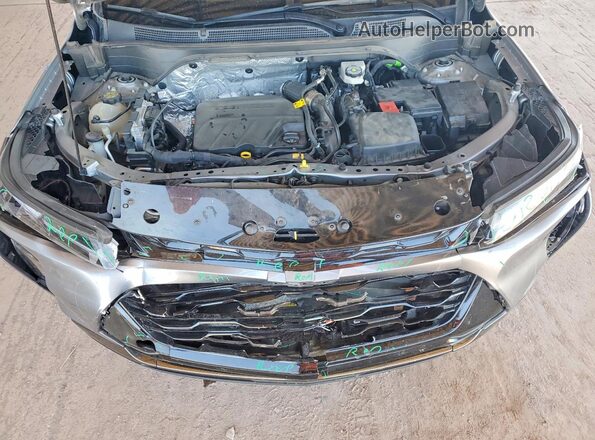 KL77LKE27RC103291 2024 CHEVROLET TRAX Серебряный Вид подкапотного пространства