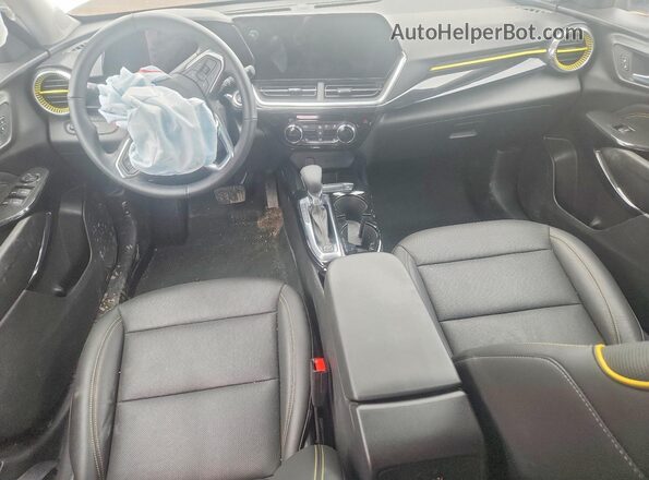 KL77LKE2XRC163968 2024 CHEVROLET TRAX Белый Вид панели приборов