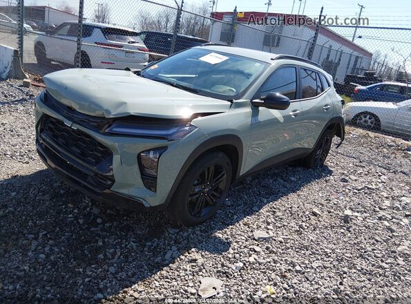 KL77LKEP0SC171210 2025 CHEVROLET TRAX Зеленый Передняя левая четверть