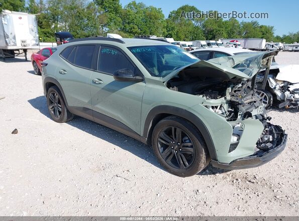 KL77LKEP5SC037776 2025 CHEVROLET TRAX Зеленый Передняя правая четверть
