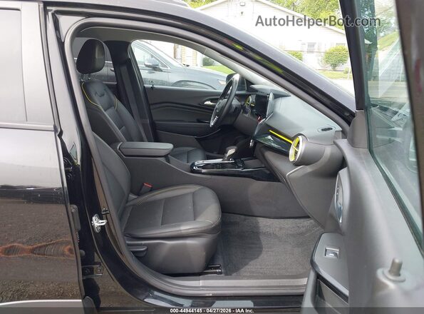 KL77LKEP6SC024762 2025 CHEVROLET TRAX Black Widok wnętrza z przodu