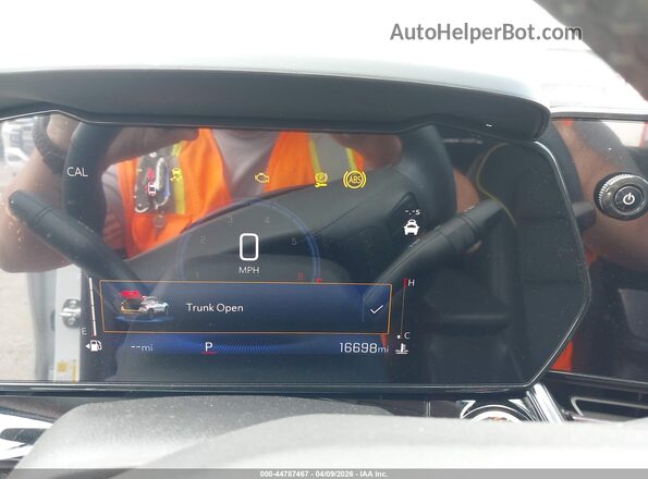 KL77LKEP7SC118116 2025 CHEVROLET TRAX Белый Вид задних сидений