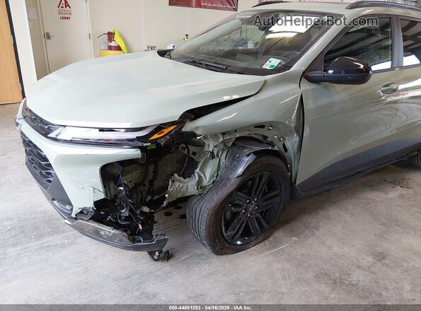 KL77LKEP7SC274866 2025 CHEVROLET TRAX Green Вид спереду