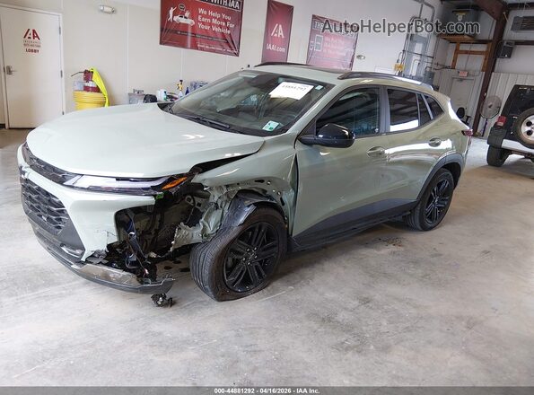 KL77LKEP7SC274866 2025 CHEVROLET TRAX Green Передня ліва чверть