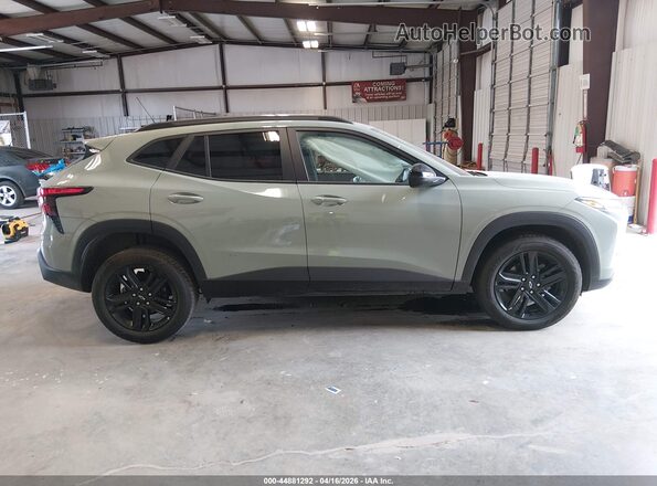 KL77LKEP7SC274866 2025 CHEVROLET TRAX Green Вид задньої частини салону